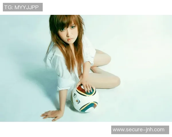 足球帅哥展现完美身材裸体写真引发热议与粉丝狂欢